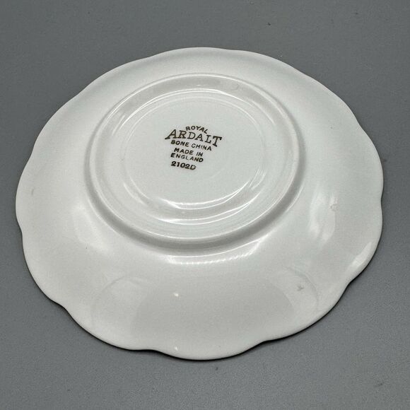 Royal Ardalt Bone China Footed Tea Cup Saucer 2102D England Daffodils Gold Gilt - Picture 4 of 11